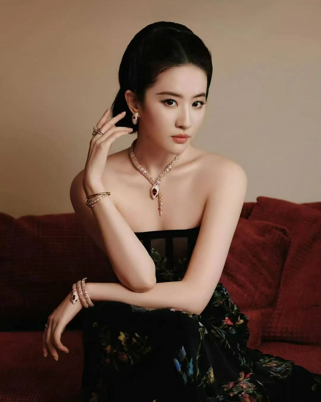 神仙姐姐刘亦菲的绝美礼服照！ - 炫图天下
