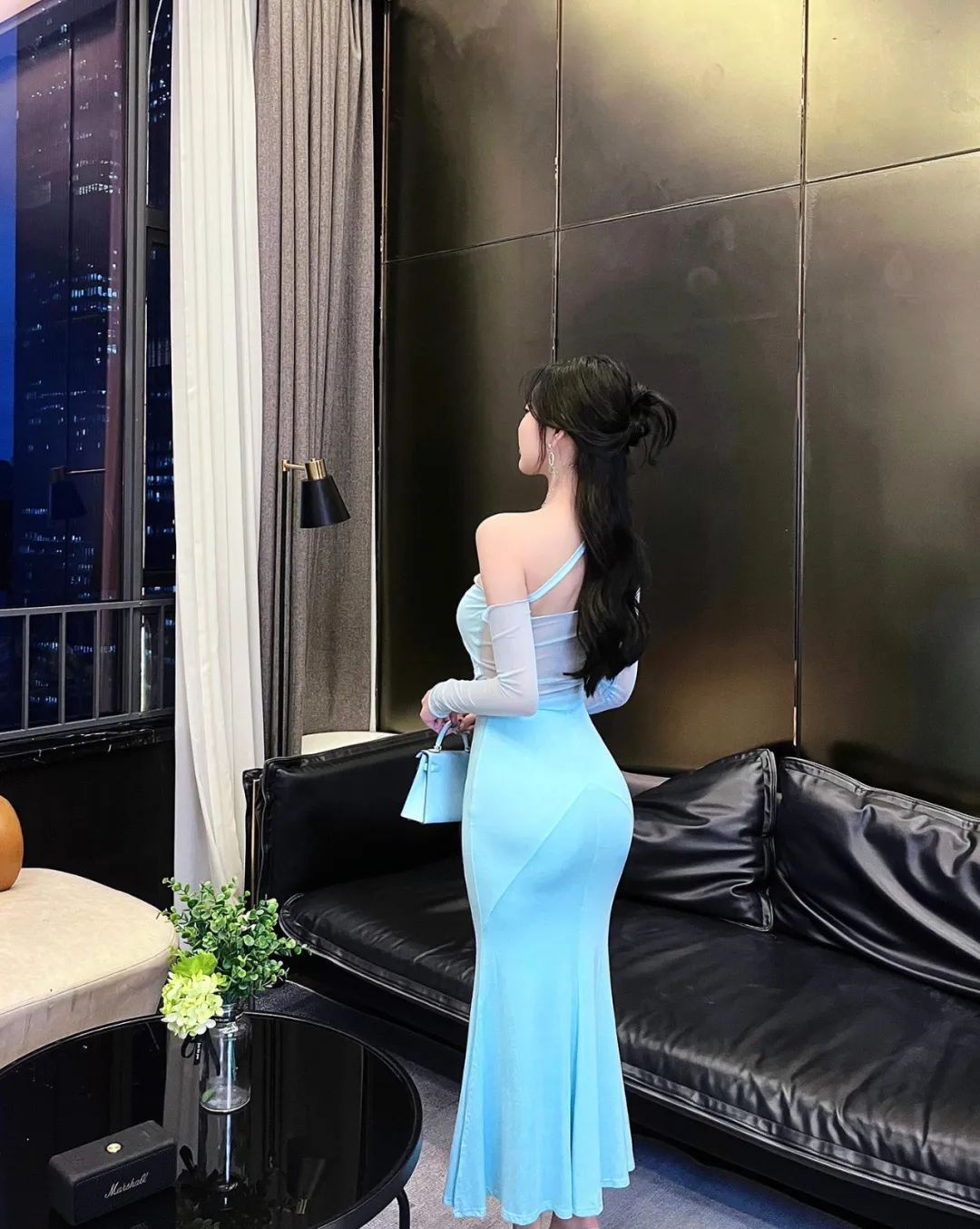 杨晨晨写真 | 晨雨微澜，伞下悠情 - 炫图天下