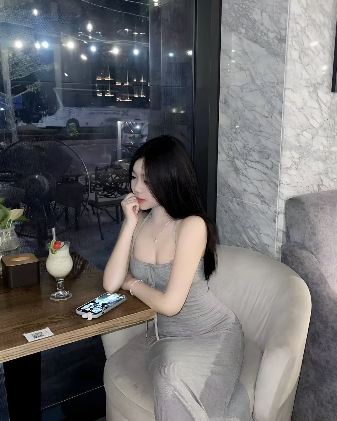 温柔可人的美女，十分迷人！ - 炫图天下