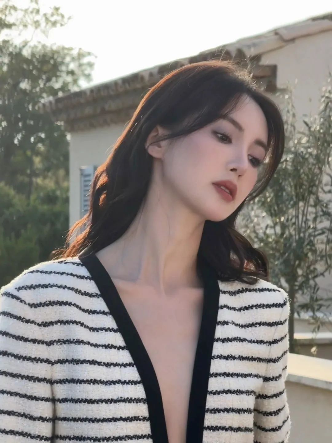 在花海中沉思，宁静与美好的完美融合【金晨】 - 炫图天下