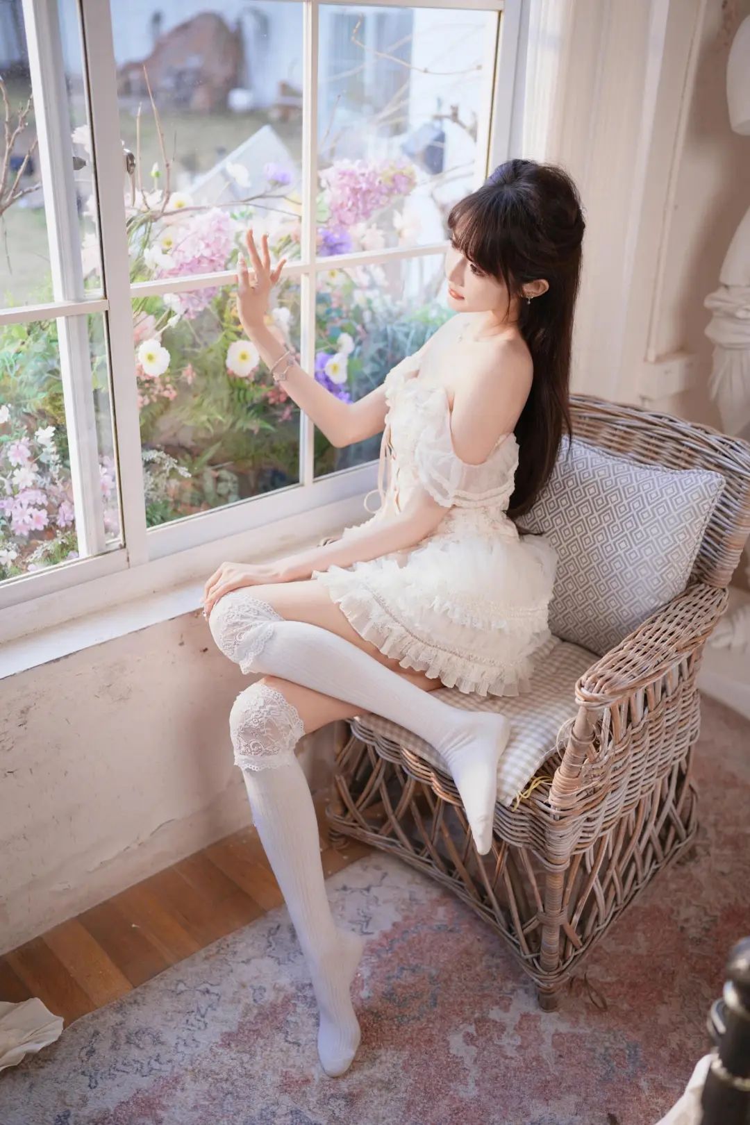 拍出氛围感 | 花房里的少女 - 炫图天下