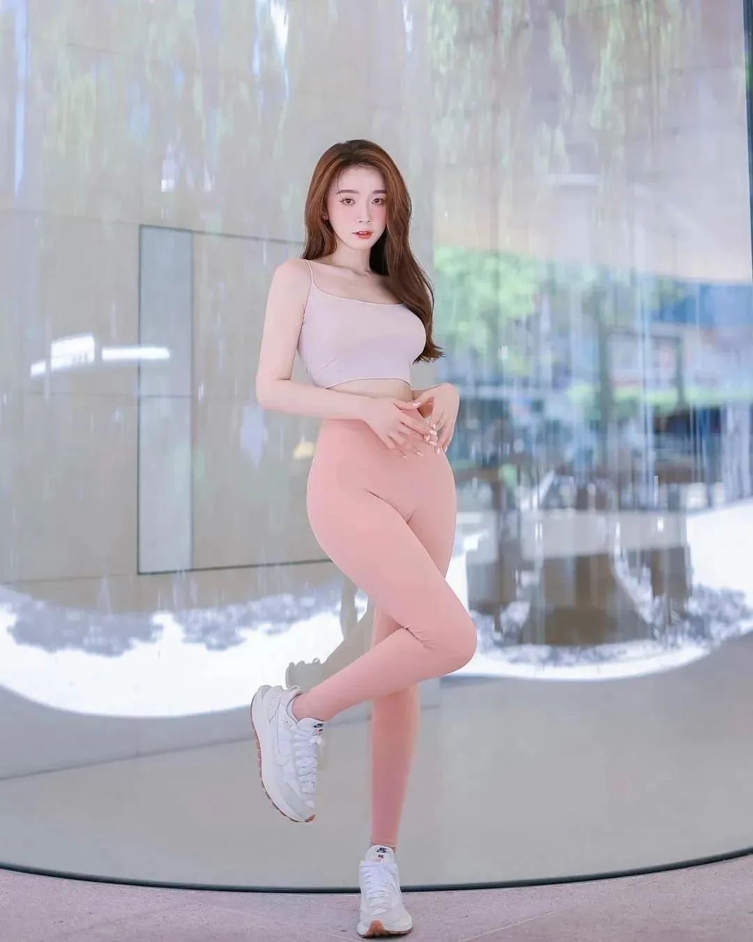 𝙒𝙚𝘾𝙝𝙖𝙩壁纸丨瑜伽穿搭，浪漫粉色，大方优雅 - 炫图天下